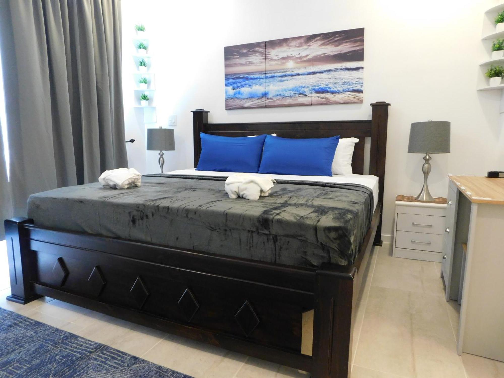 Sunset 205, Sleeps Six, Next Door To The Pool, 100m To The Beach! Appartement