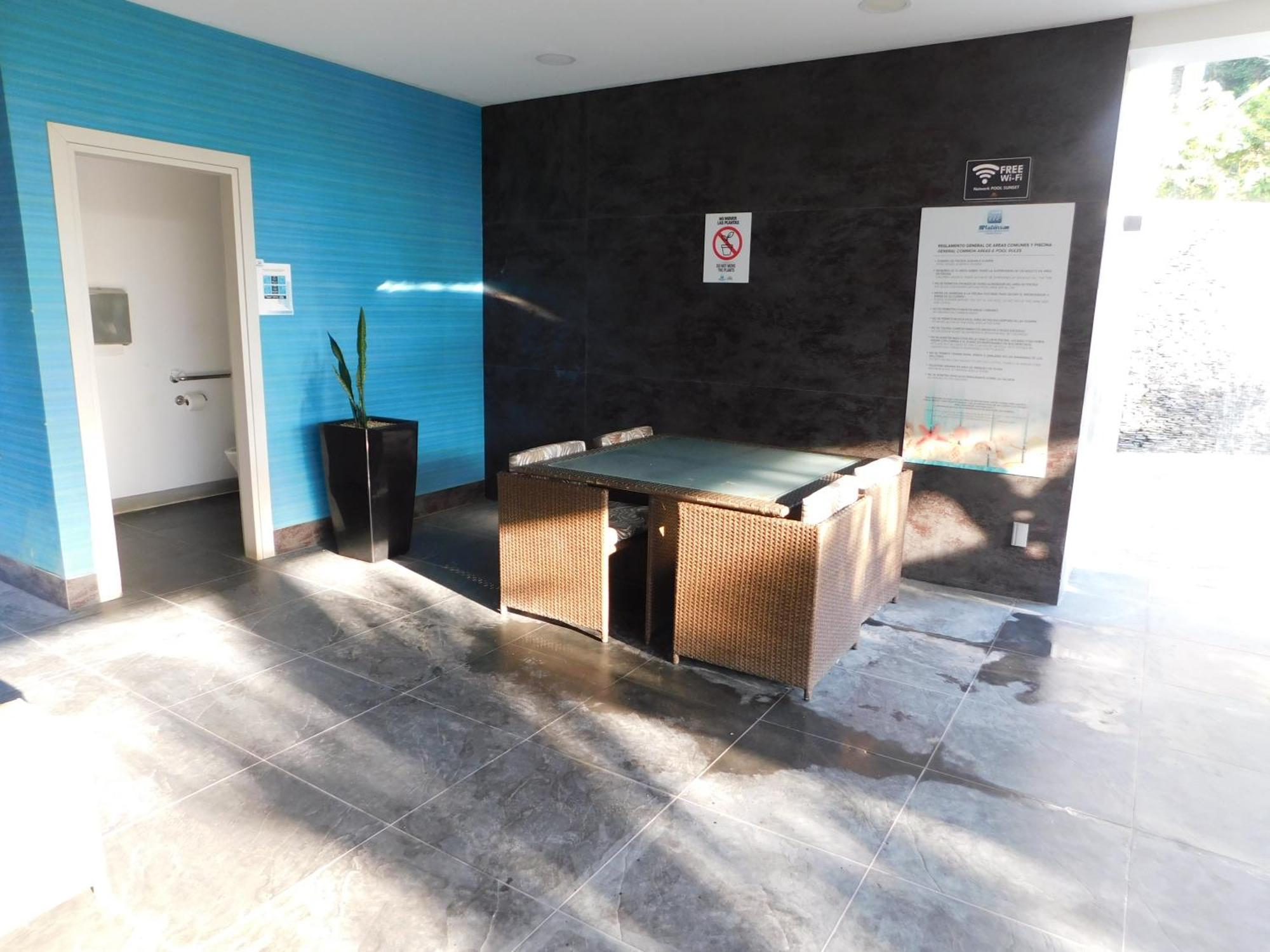 Appartement Sunset 205, Sleeps Six, Next Door To The Pool, 100m To The Beach! *