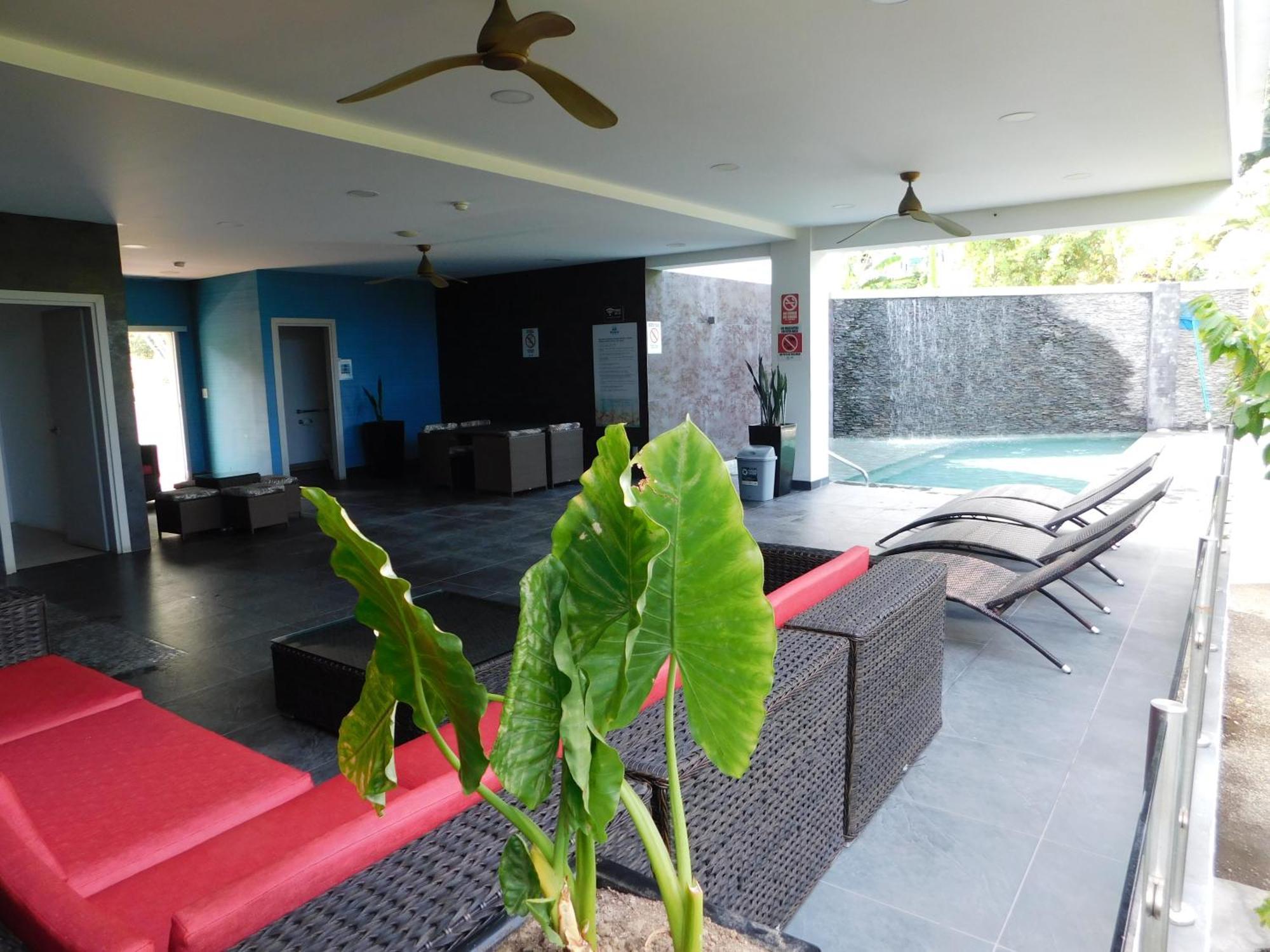 Sunset 205, Sleeps Six, Next Door To The Pool, 100m To The Beach! Appartement