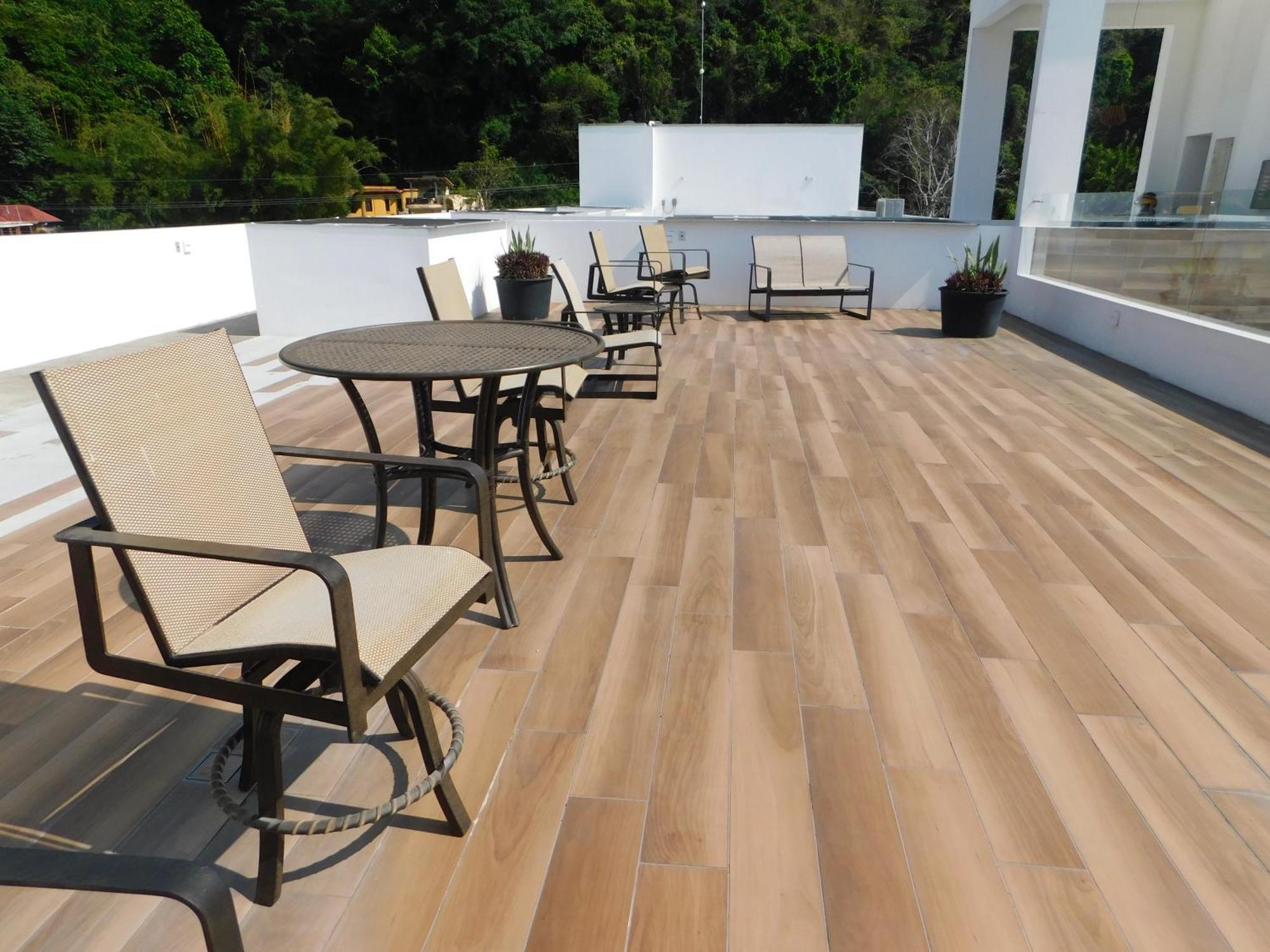 Sunset 205, Sleeps Six, Next Door To The Pool, 100m To The Beach! *