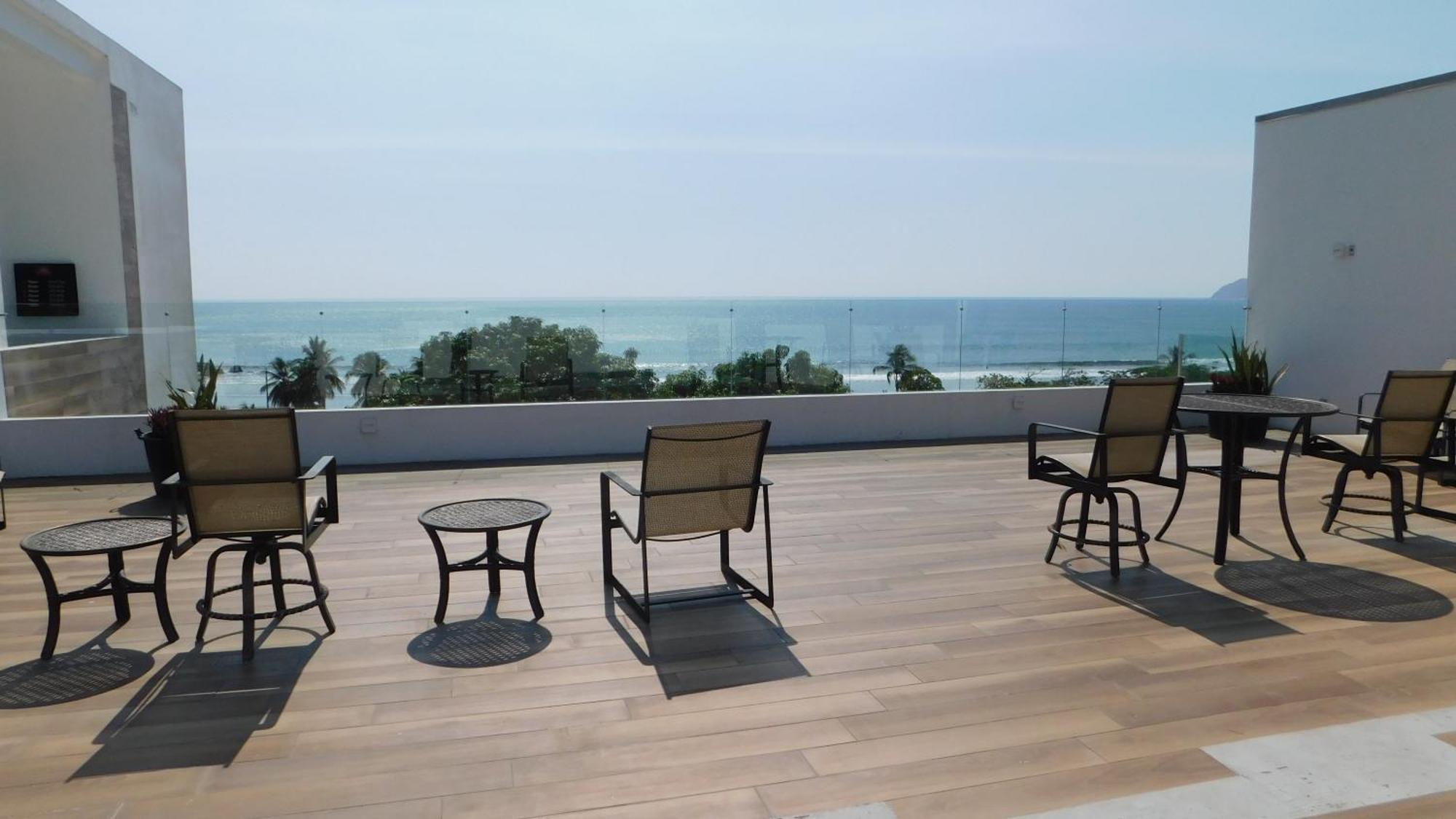 Sunset 205, Sleeps Six, Next Door To The Pool, 100m To The Beach! Appartement